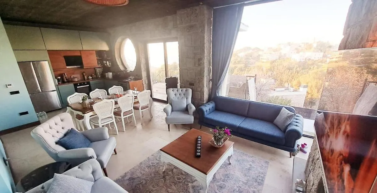 Oezel Havuzlu Tas Villa Bodrum