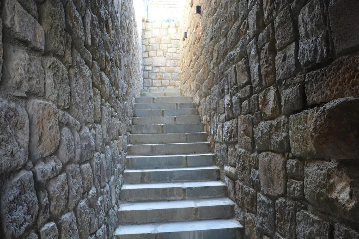 Oezel Havuzlu Tas Villa 博德鲁姆